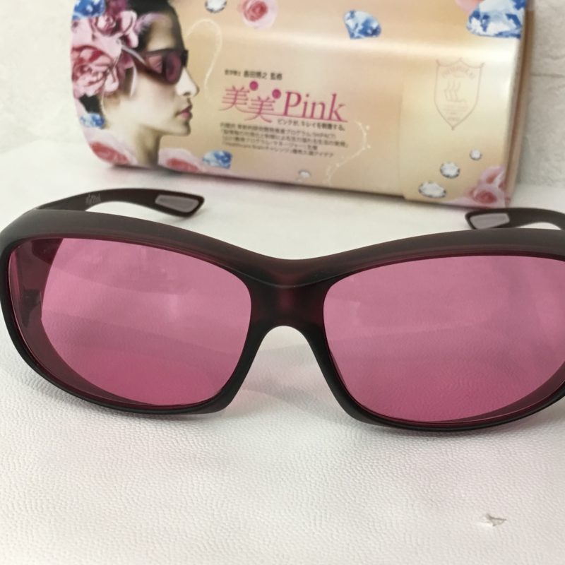 心を落ち着かせるメガネ_美美ピンク_女性の為のメガネ