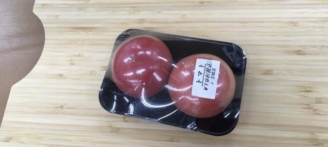 コンビニで買ってきたトマト